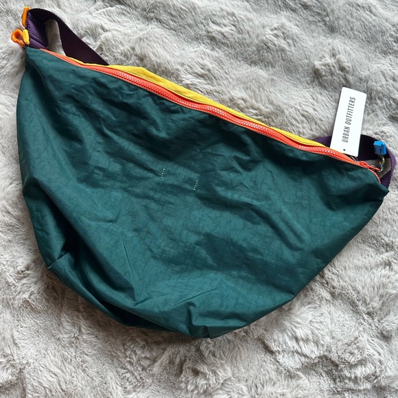 Urban Outfitters fanny pack - Picture 2 of 4